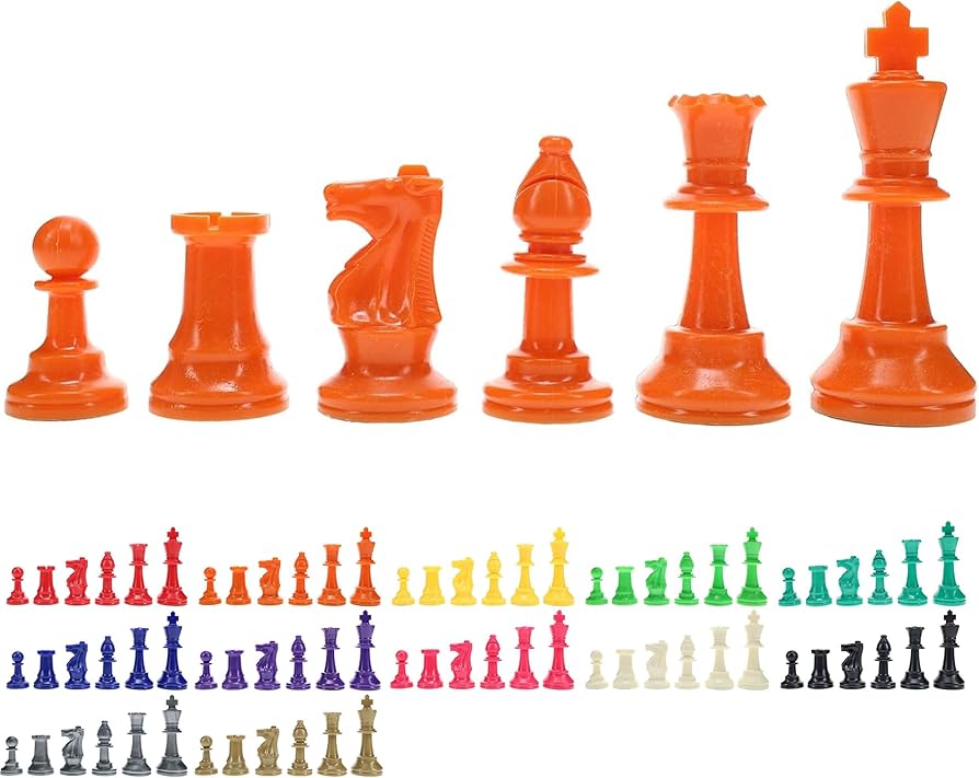 Piezas de ajedrez surtidas por colores